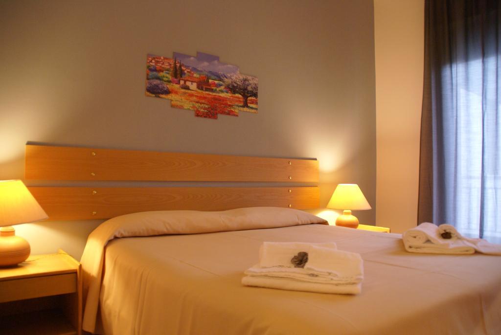Hotel Rasula Alta Гравина ди Катания Екстериор снимка
