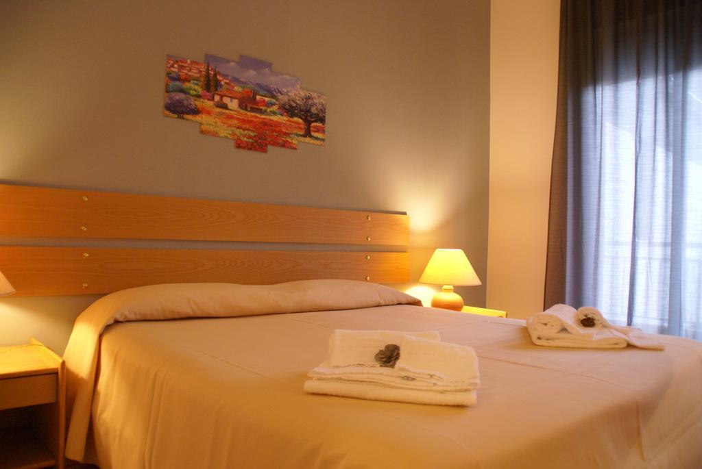 Hotel Rasula Alta Гравина ди Катания Екстериор снимка