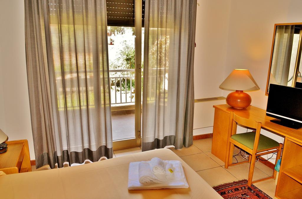 Hotel Rasula Alta Гравина ди Катания Екстериор снимка