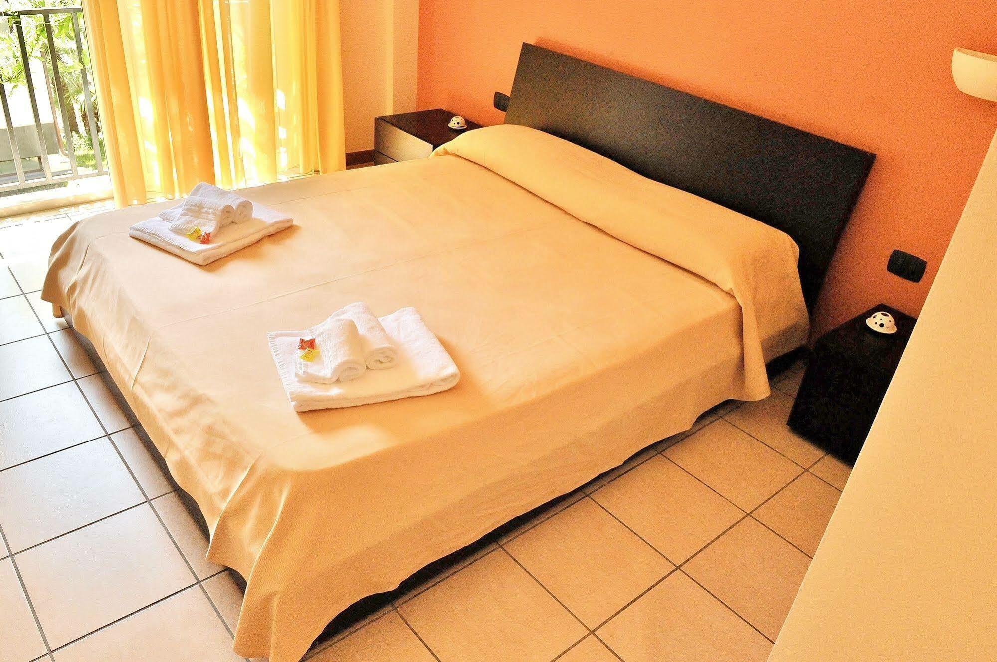 Hotel Rasula Alta Гравина ди Катания Екстериор снимка