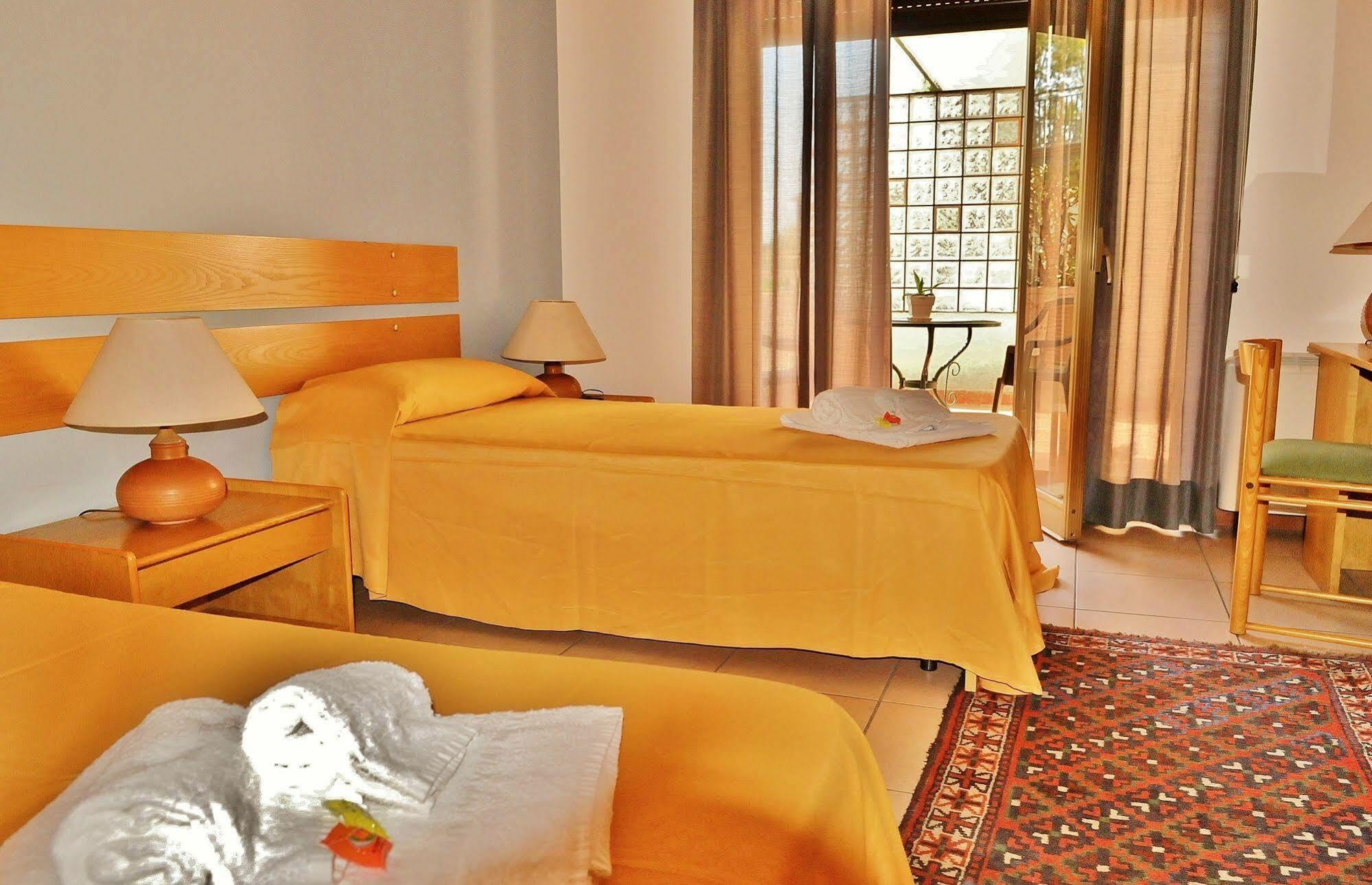 Hotel Rasula Alta Гравина ди Катания Екстериор снимка