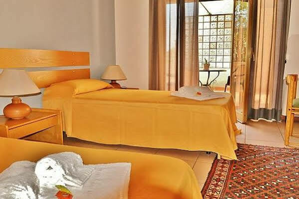 Hotel Rasula Alta Гравина ди Катания Екстериор снимка